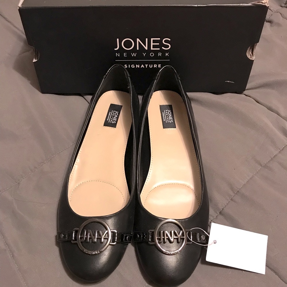 NWT:Jones of New York Black flats size 9